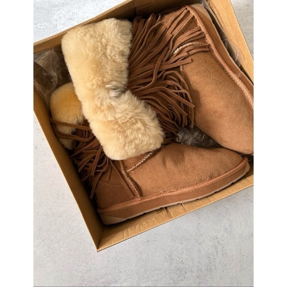 RJ’s Fuzzies Fringe Boots Shearling - Picture 7 of 12